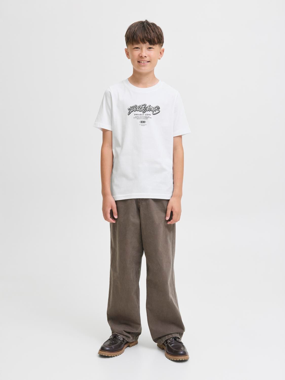 model_shot-front_full